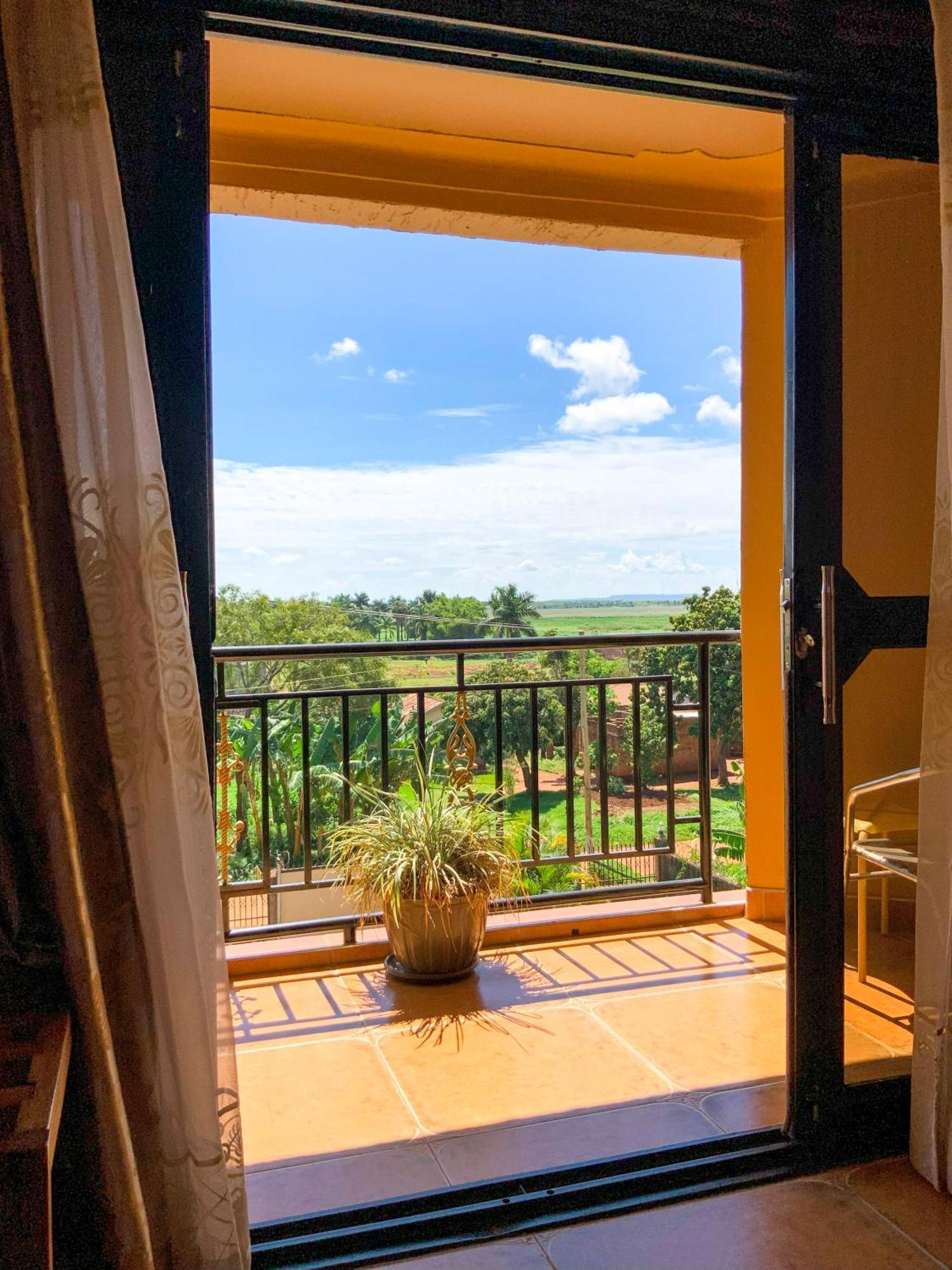 Hendo Hotel Entebbe Dış mekan fotoğraf