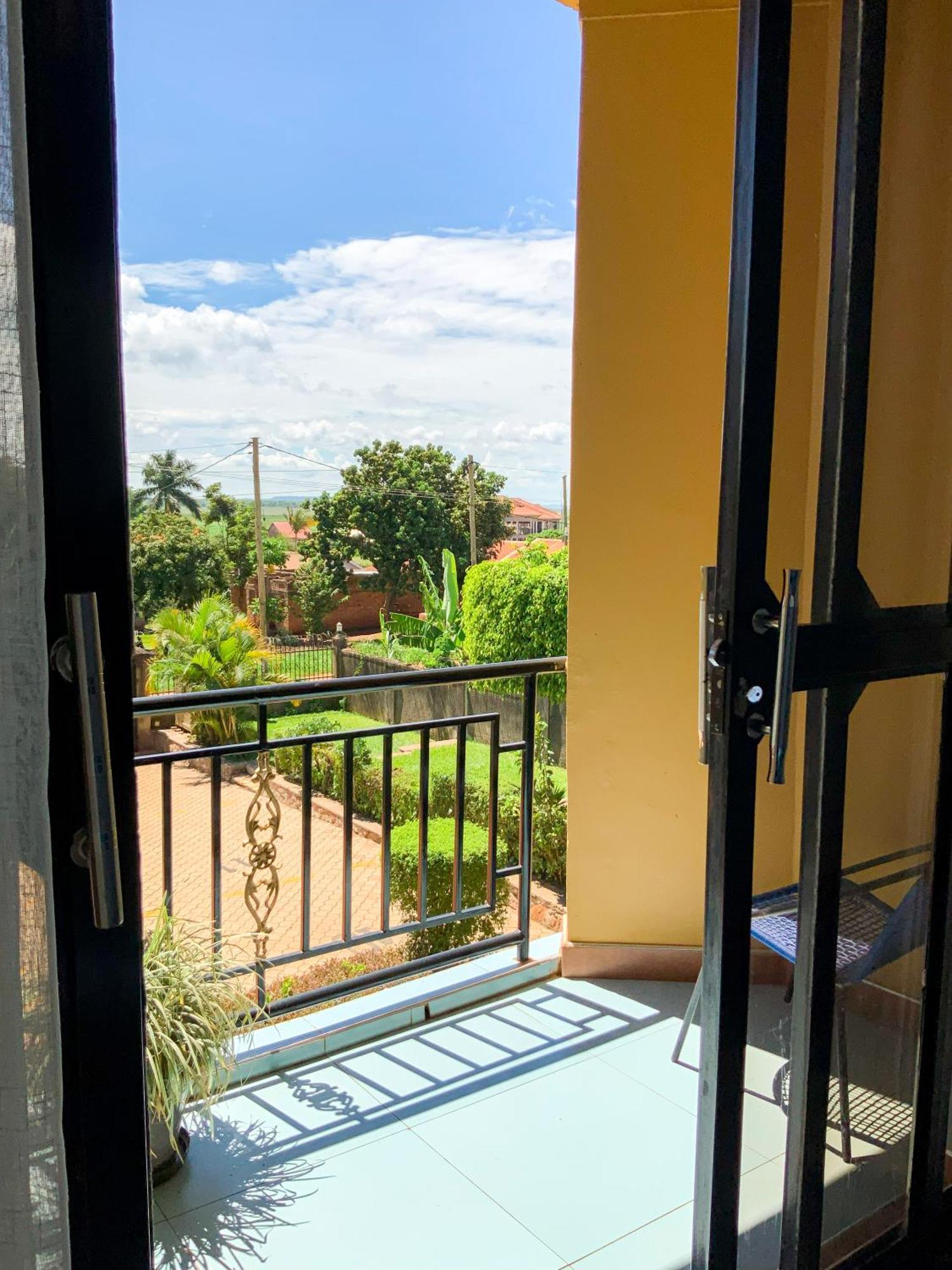 Hendo Hotel Entebbe Dış mekan fotoğraf